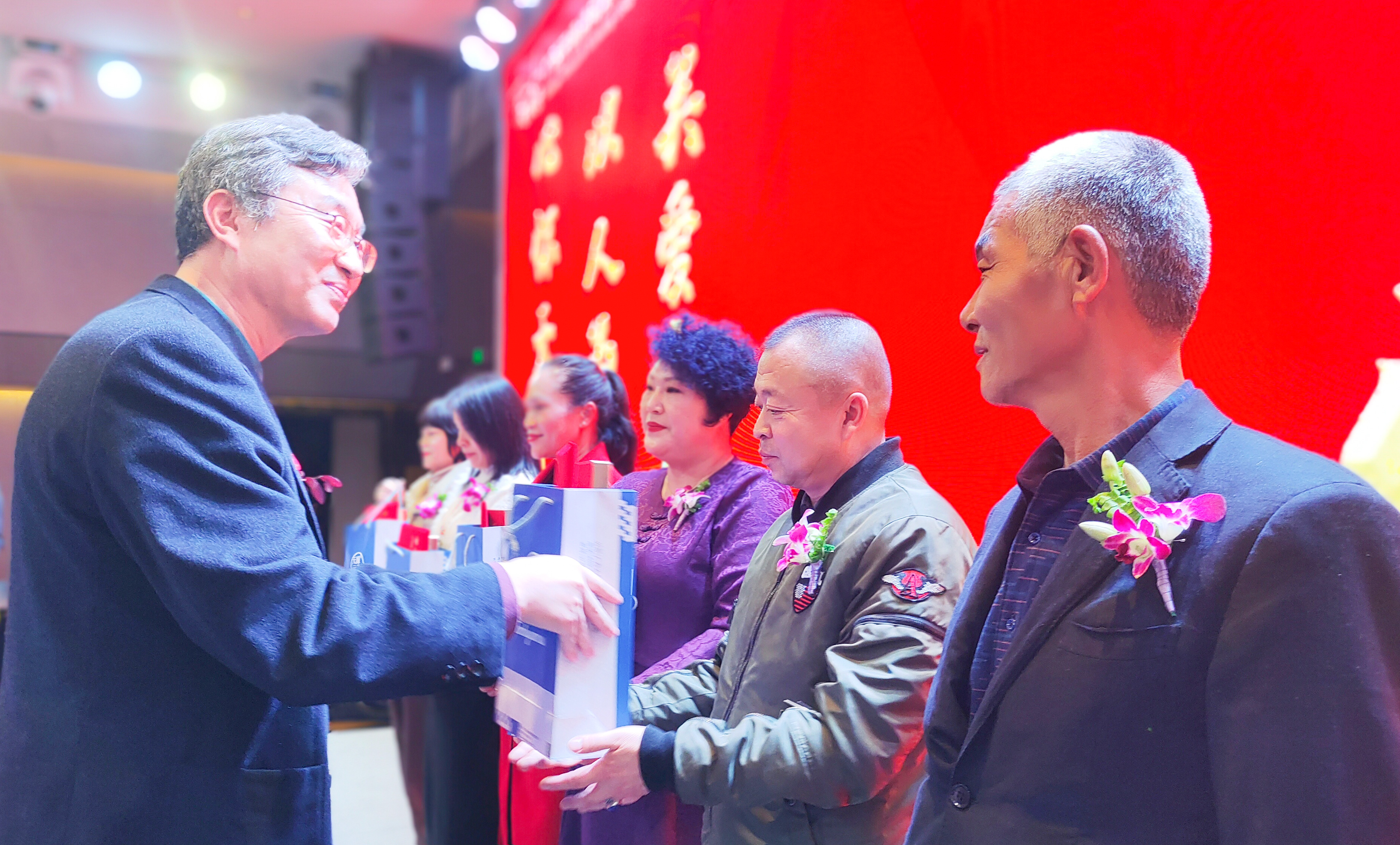 江南（中国）集团八周年庆典：表彰优秀，共创美好未来