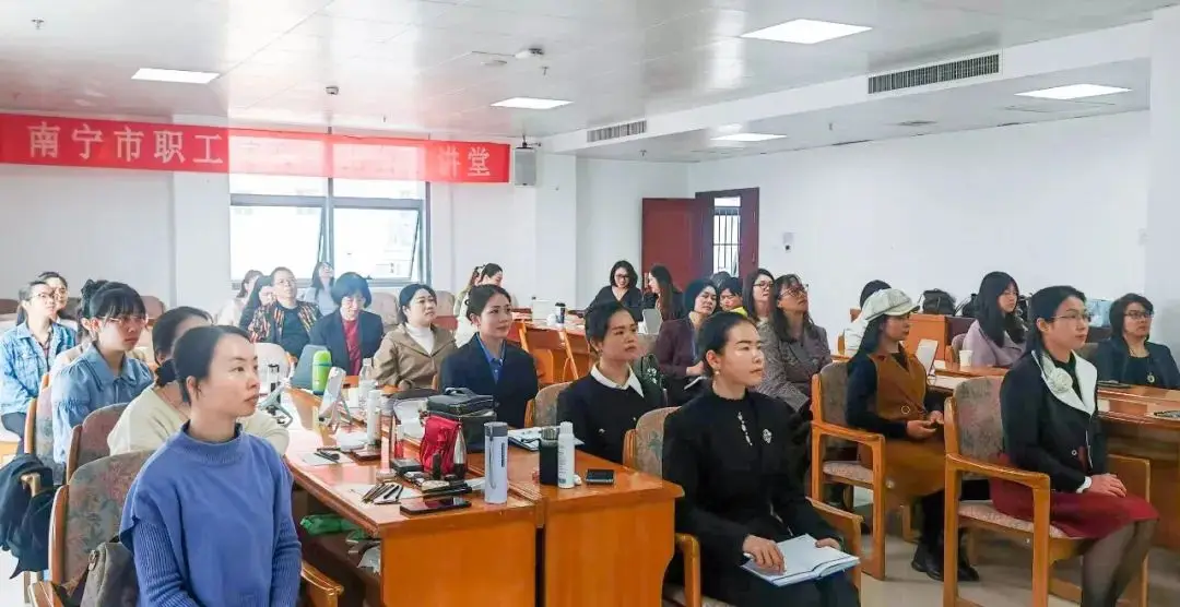 “妆”出职场竞争力--江南（中国）集团参与市总工会公益培训 
